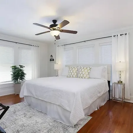 Stay Near Downtown, Riverwalk, & Pearl In 1 Br/1Ba